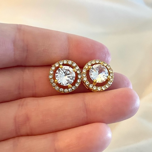9 Karat Gold Cubic Zirconia Stud Earrings - Picture 5 of 5